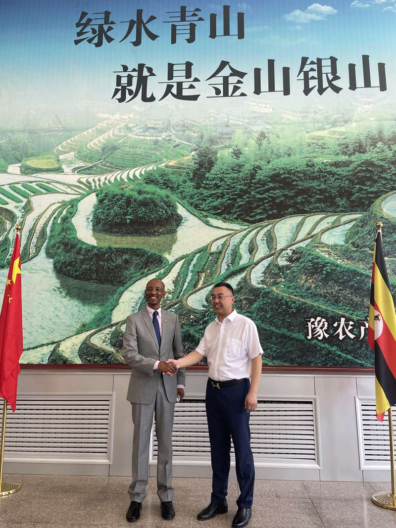 烏幹達共和國駐華大使館公使 蒞臨色多多www视频在线观看生化考察(圖2) 烏幹達共和國駐華大使館公使 蒞臨色多多www视频在线观看生化考察(圖2)