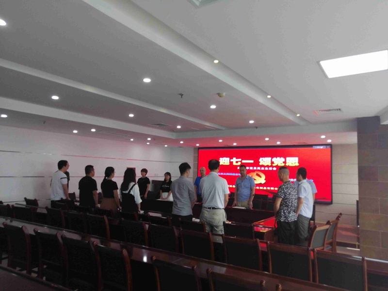 “迎七一，頌黨恩” 鄭州色多多www视频在线观看黨支部時刻緊跟（gēn）黨的（de）步伐(圖2)